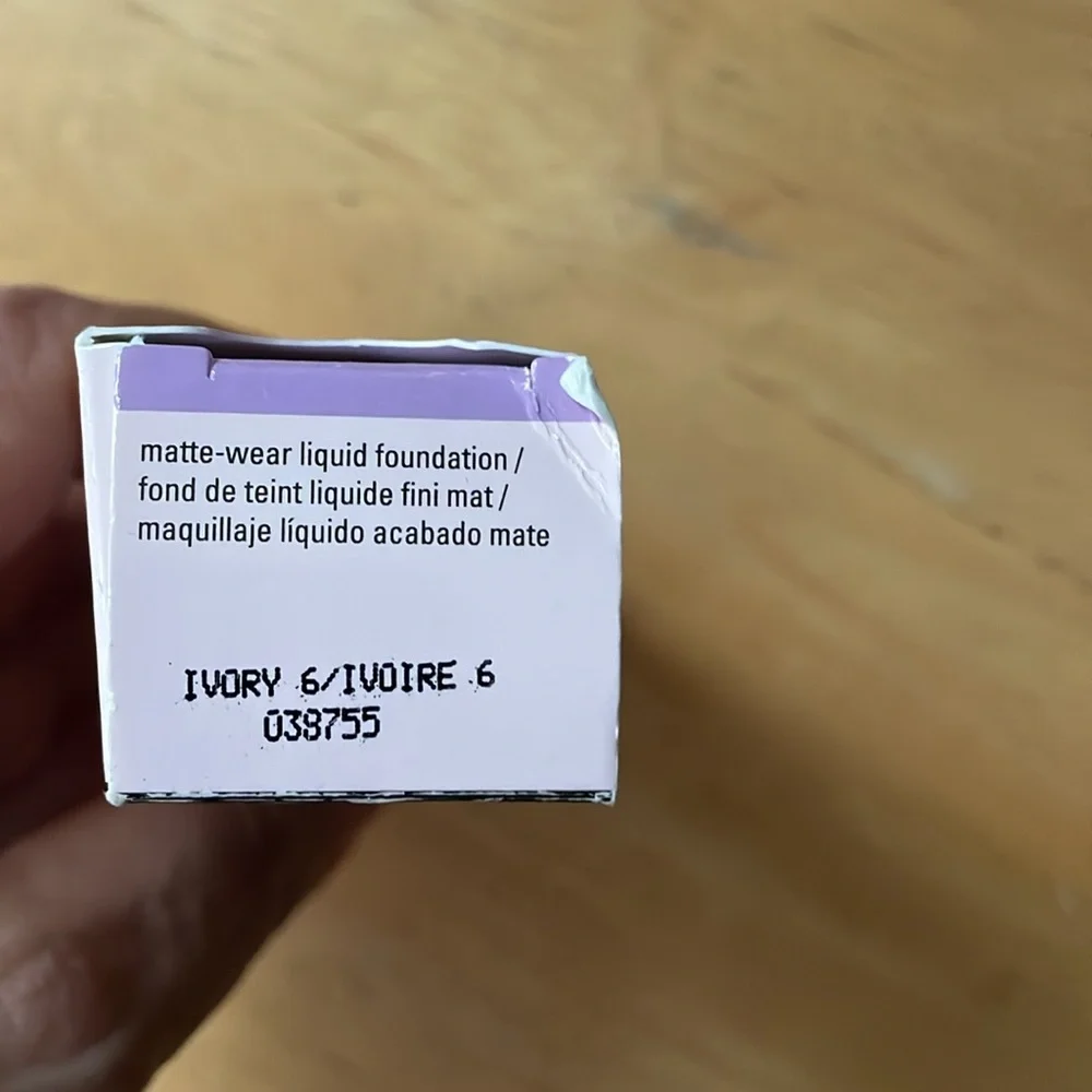 Mary Kay TimeWise Luminous-Wear Liquid Foundation for Normal/Dry Skin Ivory 6